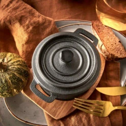 Bestes Angebot ❤️ BUTLERS HOT IRON Mini-Serviertopf Mit Holzuntersetzer L 14 X B 11cm 🛒 -BUTLERS Store unnamed file 2361