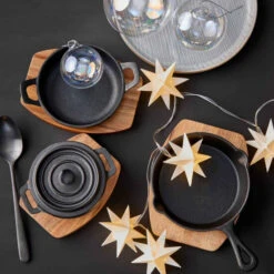 Bestes Angebot ❤️ BUTLERS HOT IRON Mini-Serviertopf Mit Holzuntersetzer L 14 X B 11cm 🛒 -BUTLERS Store unnamed file 2362