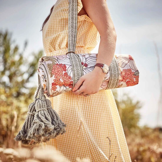 Schlussverkauf ✨ BUTLERS BETWEEN FLOWERS Picknickdecke L 175 X B 154cm ❤️ 4 Schlussverkauf ✨ BUTLERS BETWEEN FLOWERS Picknickdecke L 175 X B 154cm ❤️ – Bild 2